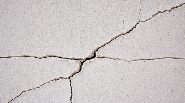 Top 5 signes de fissures chez vous à surveiller d'urgence