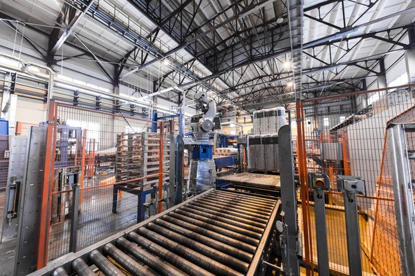 Comment optimiser l'espace dans une salle de bain mansardée ?